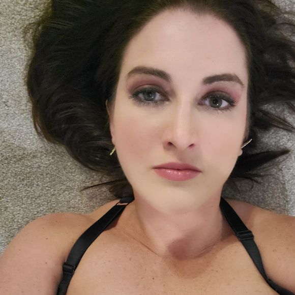 Meet your Posher, Amanda - Picture 1 of 1